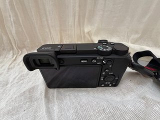 Sony A6600 + 16-50 OSS | Solo 112 disparos