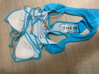 Traje de baño azul de una pieza