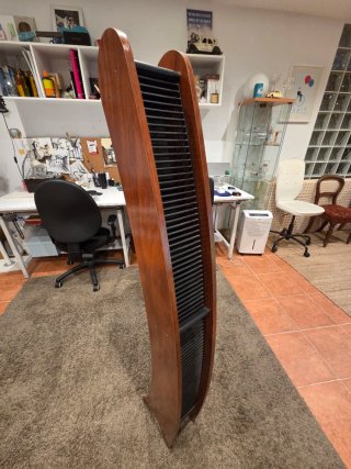 Torre para CDs de madera y plástico