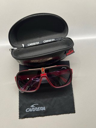 Gafas de sol Carrera Rojas y Negras