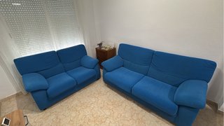 Sofá azul de tela