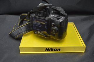 Nikon D5000 + 18-55mm VR | €145.