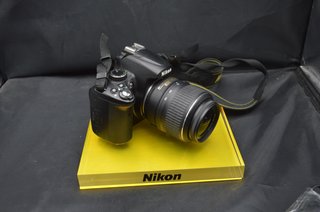 Nikon D5000 + 18-55mm VR | €145.