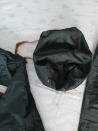 Chubasquero negro tallas S y M sin estrenar