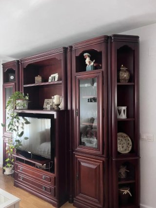 Mueble de salón madera y cristal