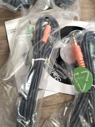 Switch KVM VGA y Audio USB 2.0 4 puertos