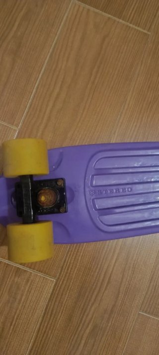 Monopatín Penny Board Morado Ruedas Amarillas