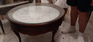 Mesa antigua de madera y metal