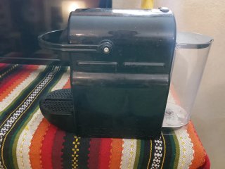 Cafetera Nespresso Negra