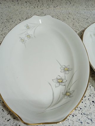 3 bandejas porcelana y plato postre