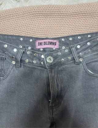 Pantalones Campana One Dilema Grises con Alas