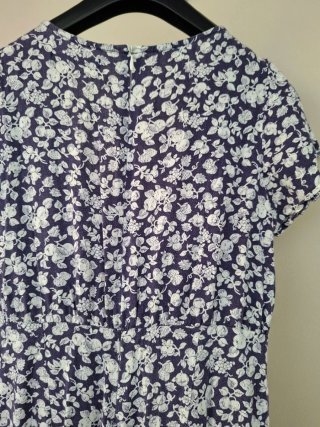 Mono floral azul y blanco mujer