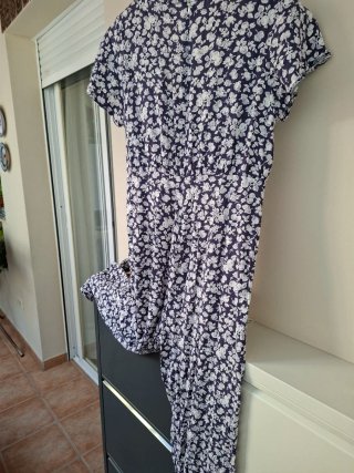 Mono floral azul y blanco mujer