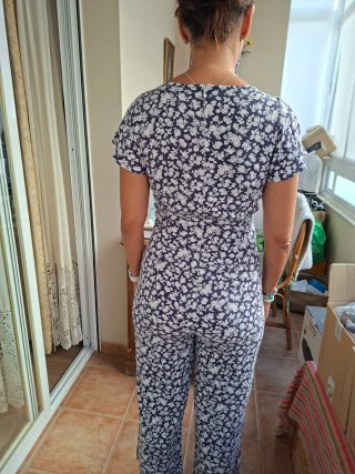 Mono floral azul y blanco mujer