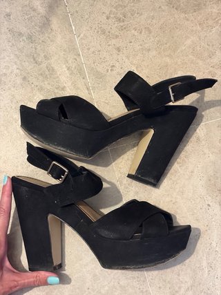 Tacones negros de verano