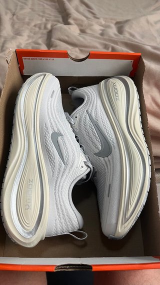Nike Vomero Plus Gris/Blanco