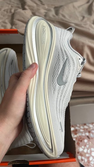 Nike Vomero Plus Gris/Blanco
