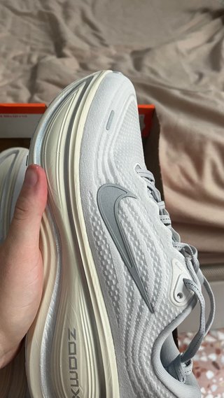 Nike Vomero Plus Gris/Blanco