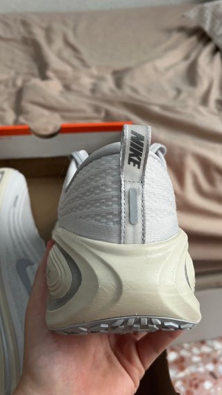 Nike Vomero Plus Gris/Blanco
