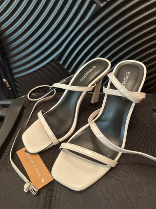 Tacones blancos mujer