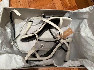 Tacones blancos mujer