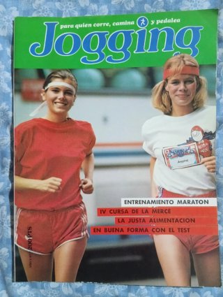 Revista antigua de deportistas.