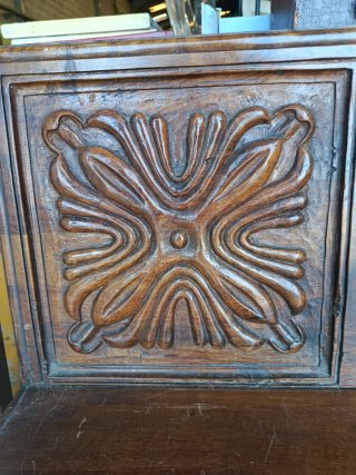 ANTIGUO BANCO DE MADERA DE CASTAÑO TALLADO