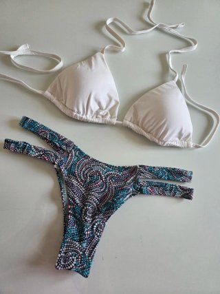 Bikini blanco y estampado