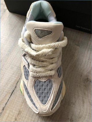 New Balance 9060 Beige/Verde Talla 39.5