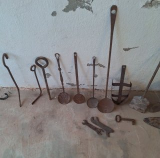Herramientas artesanales antiguas de forja