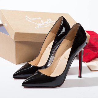Louboutin So Kate – Tacones negros de charol