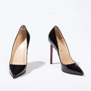 Louboutin So Kate – Tacones negros de charol