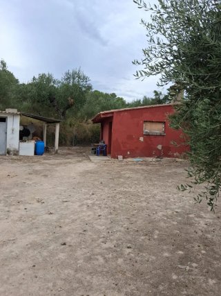 Casita de campo con agua y luz
