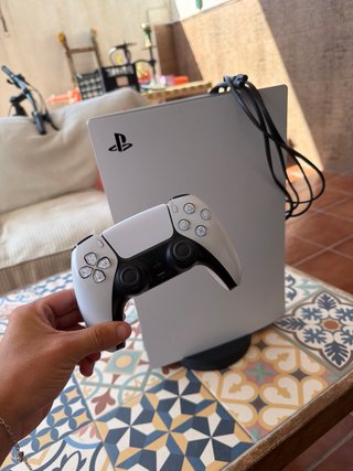 PS5 Digital + Mando (Sin caja) CON SU SOPORTE