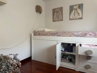 Cama nido doble con cajones de diferente tamaño.