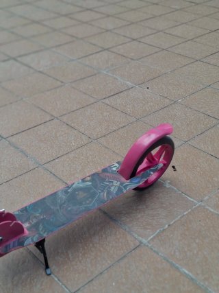 Patinete rosa plegable