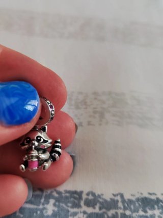 Charm Mapache con Bebida Rosa Plata