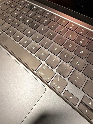 MacBook Air 2022 Gris Espacial.