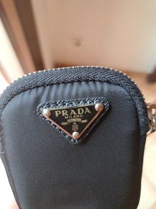 Mini Pouch Prada Re-Nylon Negro