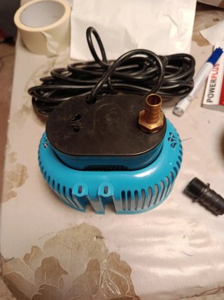 Bomba de agua para piscina azul