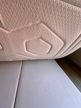 Cama 1,60mx1,90m con colchón y 2 mesitas