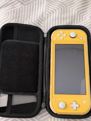 Nintendo Switch Lite Amarillo