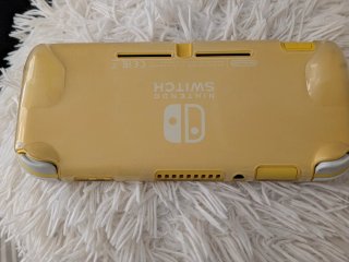 Nintendo Switch Lite Amarillo