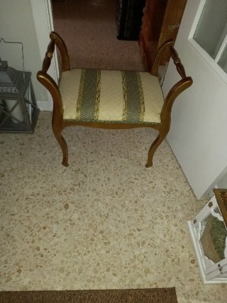 Banqueta de madera dorada