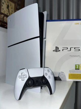 Consola PS5 Slim Sony Blanca y Negra