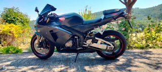 Honda CBR 600 RR Negra