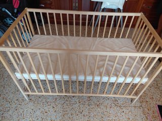 Cuna de bebé madera casi nueva
