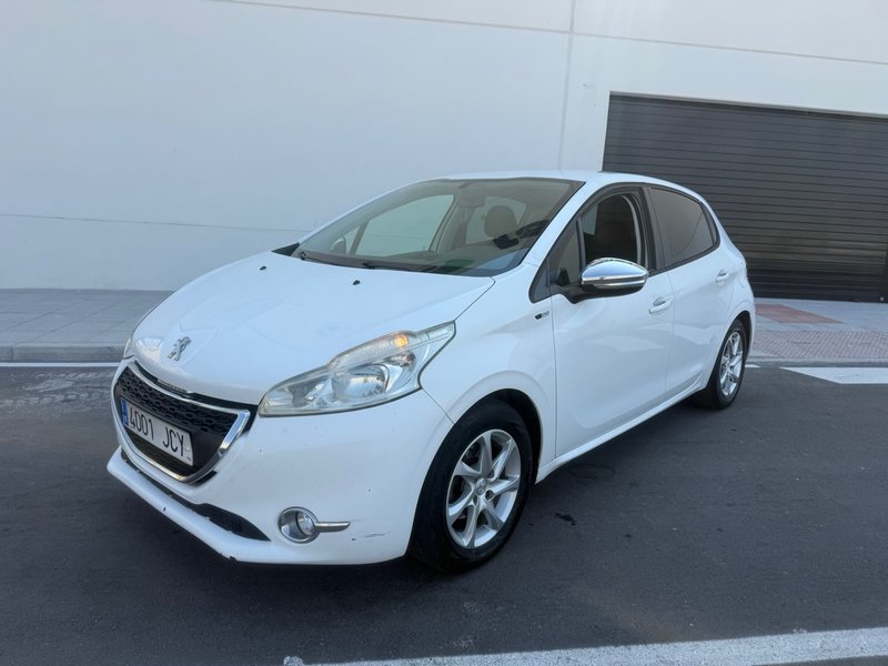 Peugeot 208 2015 - foto 1