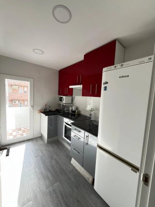 ALQUILER HABITACIÓN GRANDE Y LUMINOSA