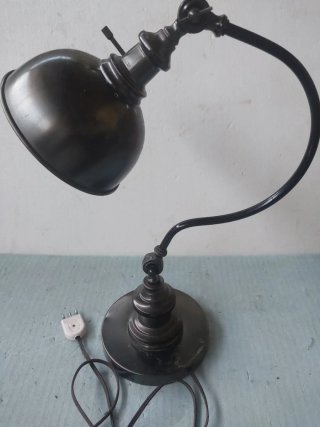 Lampada da tavolo metallo
